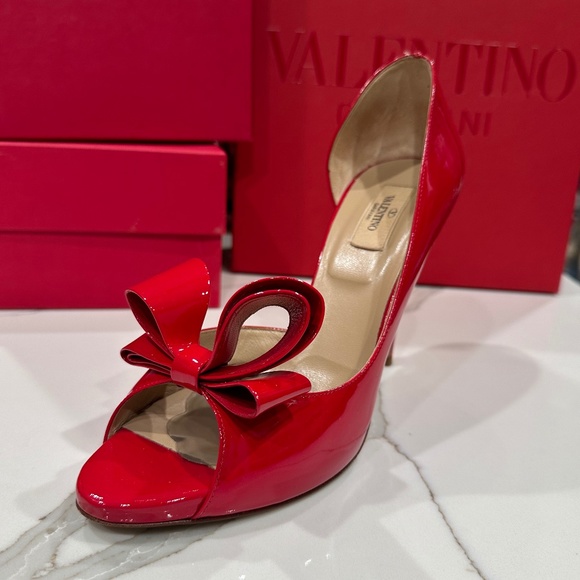 Elegant Red Valentino Bow Heel - Picture 1 of 4